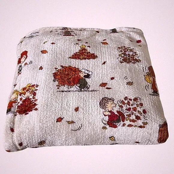 Peanuts Fall Throw Blanket Snoopy Charlie Brown Autumn Leaves Pumpkins 60x72 NEW